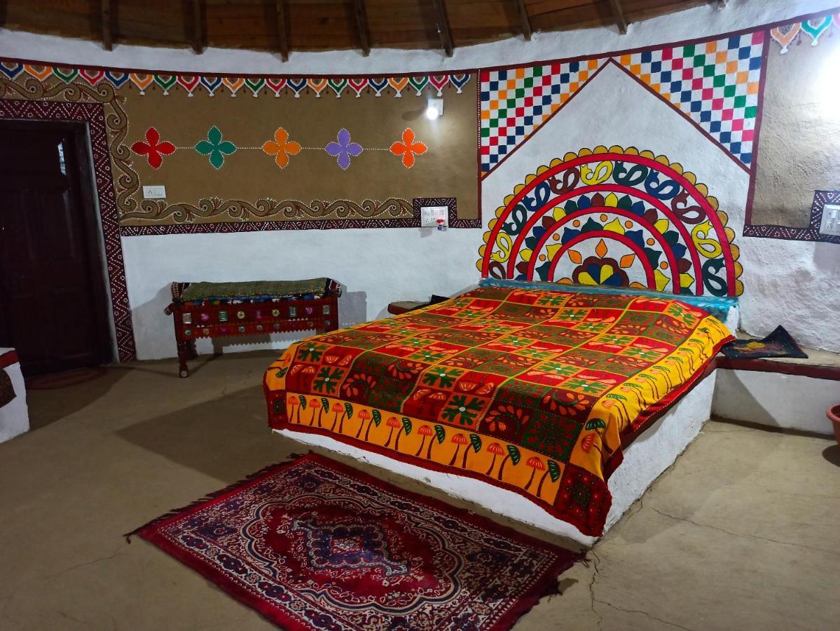 Banni Village Resort - Rann Of Kutch Bherandiāla エクステリア 写真