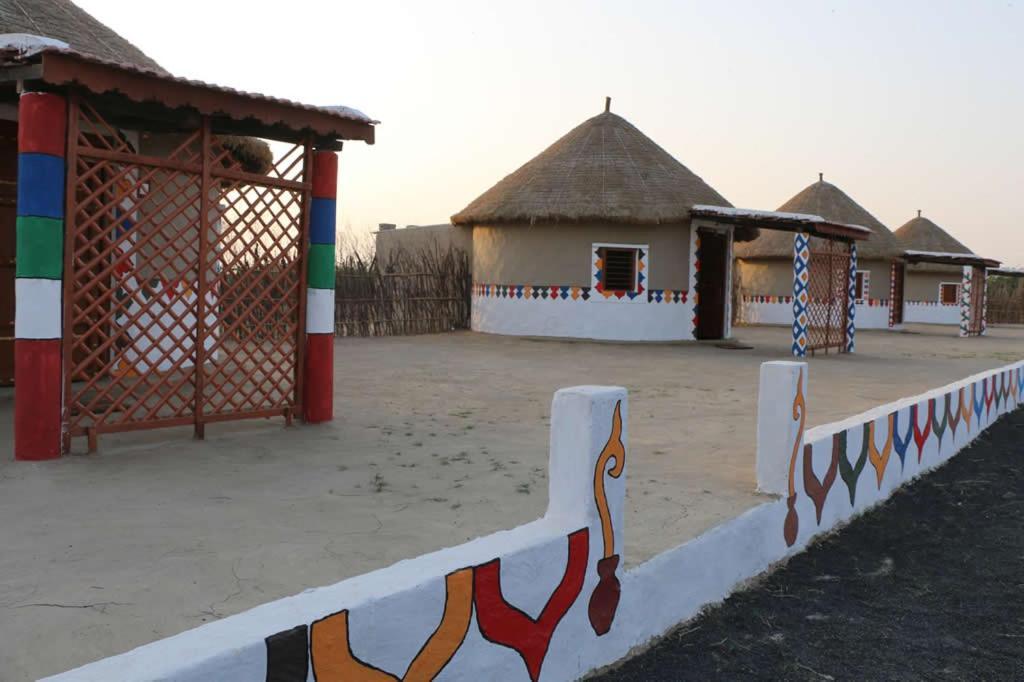 Banni Village Resort - Rann Of Kutch Bherandiāla エクステリア 写真
