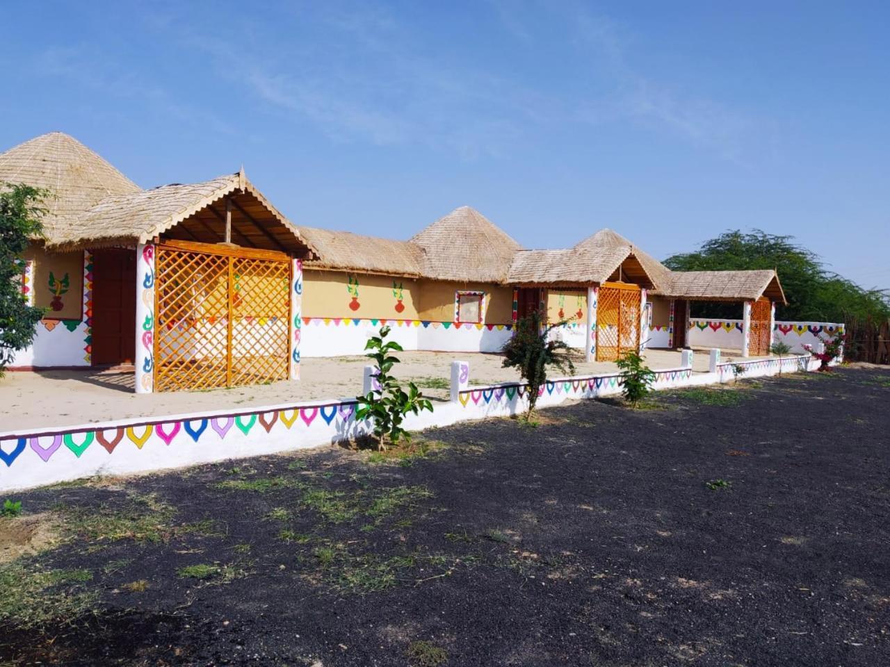 Banni Village Resort - Rann Of Kutch Bherandiāla エクステリア 写真