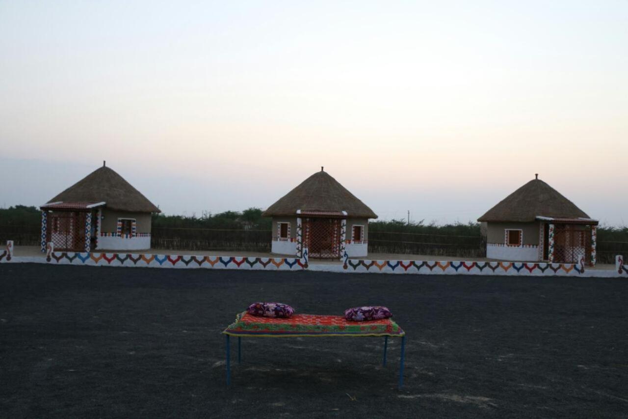 Banni Village Resort - Rann Of Kutch Bherandiāla エクステリア 写真